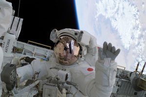 Un astronaute dans l'espace.