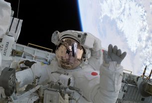Un astronaute dans l'espace.